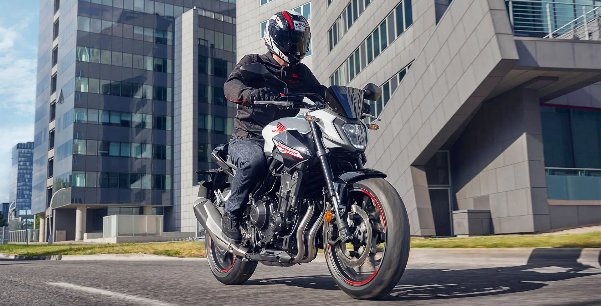 Hornet 500 detalhe do tanque e painel