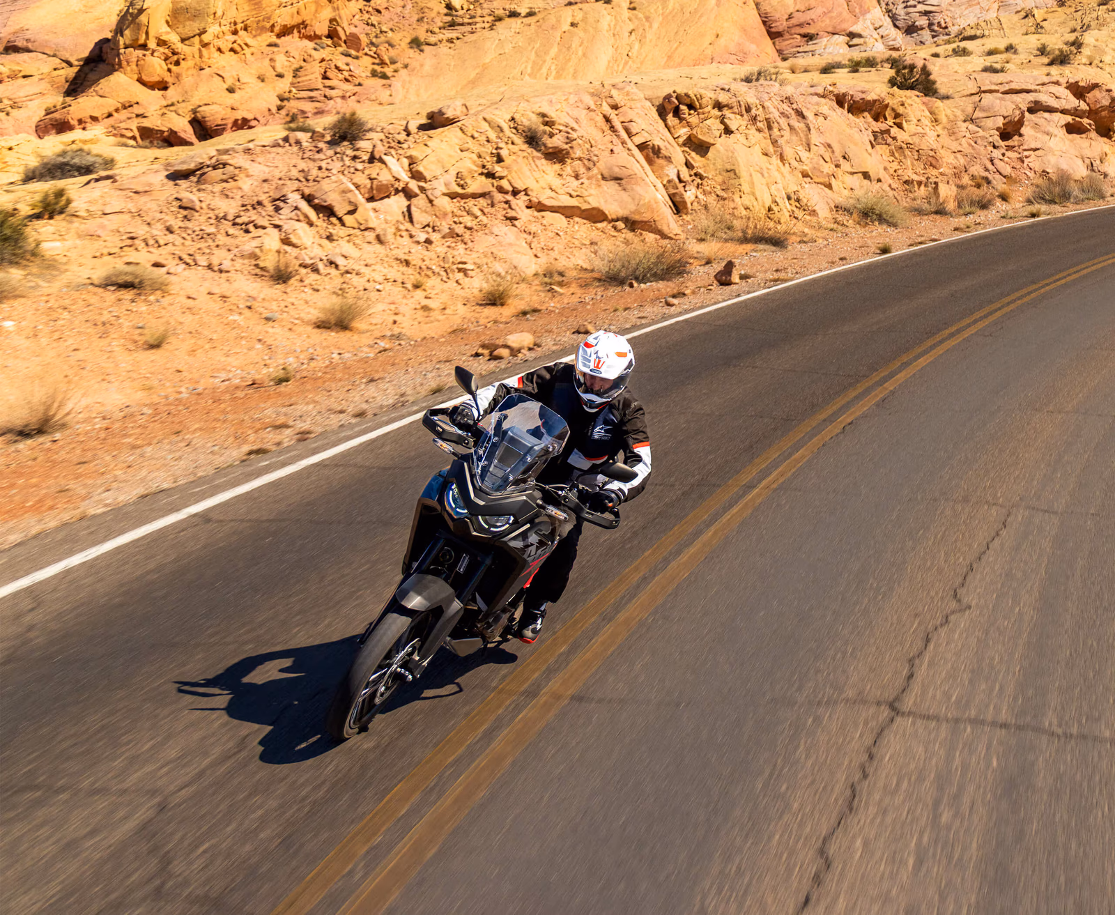 CRF 1100L Africa Twin em ambiente externo - foto 5 - 5 de 8