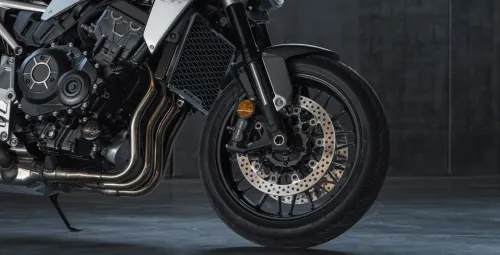 Detalhe do freio dianteiro da CB 1000R Neo Sports Café