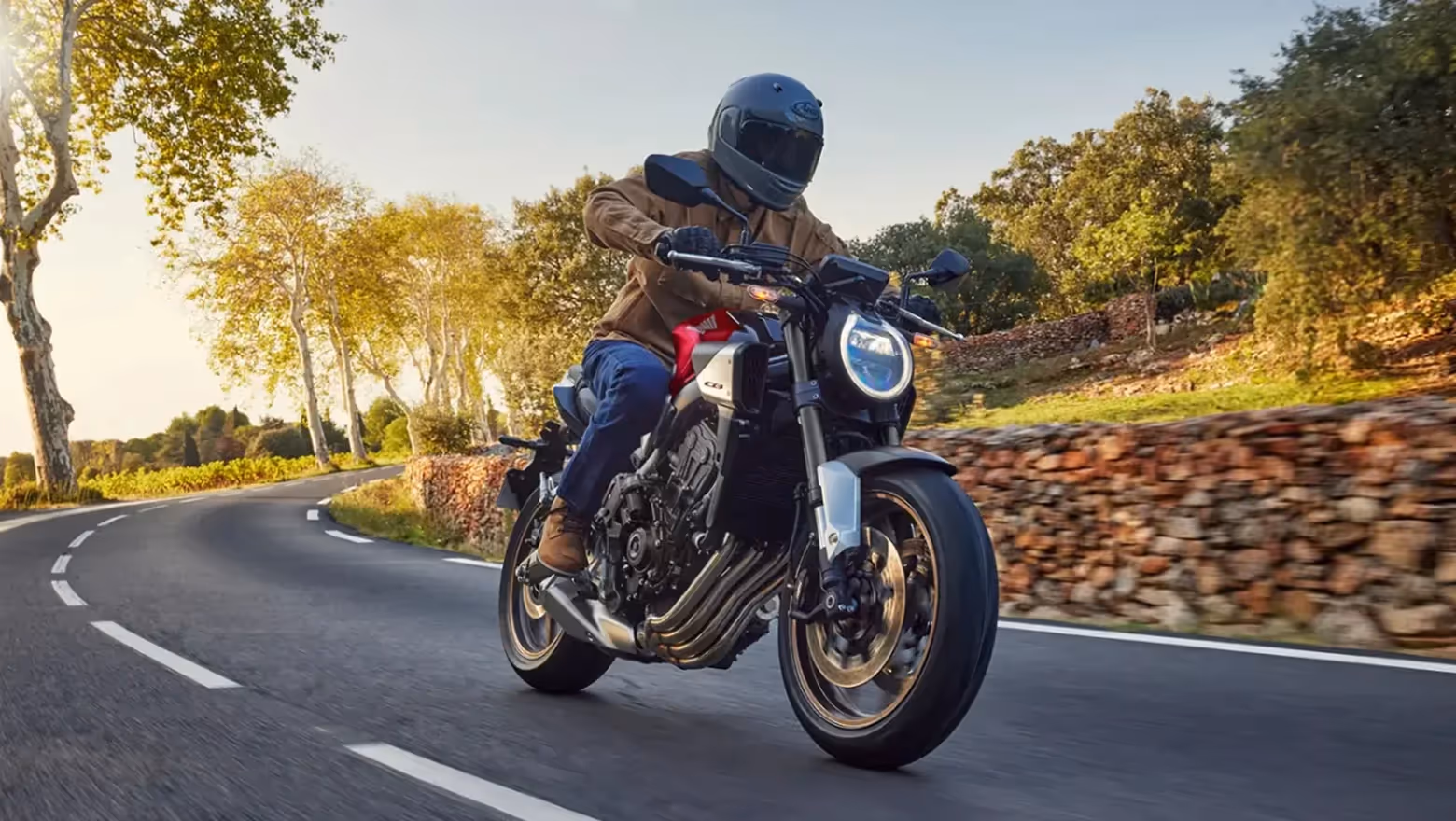 CB 650R E-Clutch ambientada 01