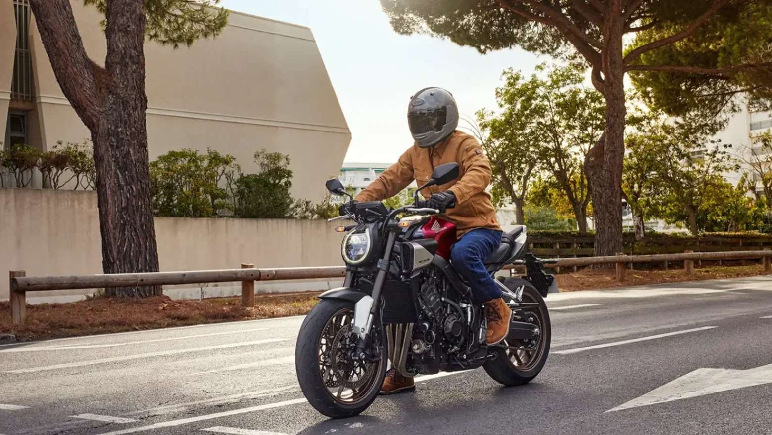 CB 650R E-Clutch ambientada 03