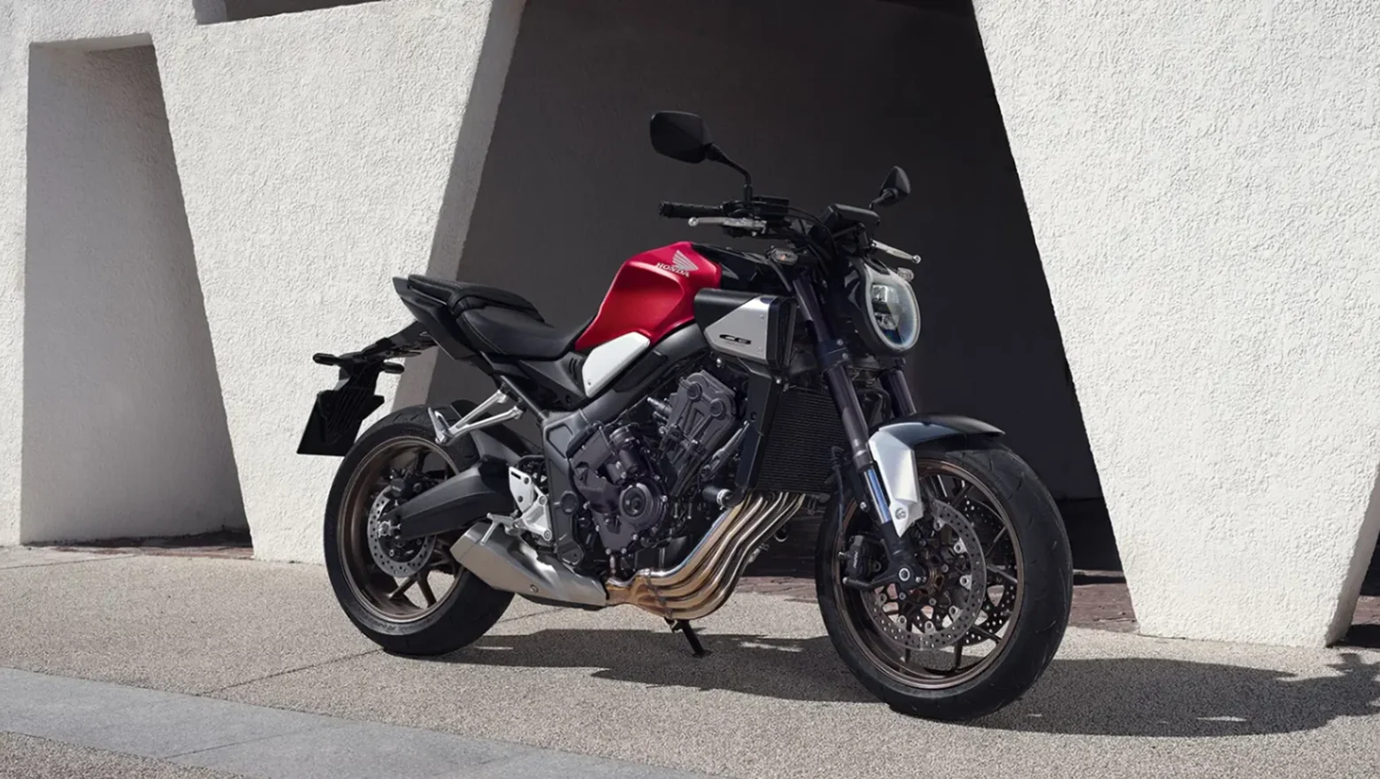 CB 650R E-Clutch ambientada 05
