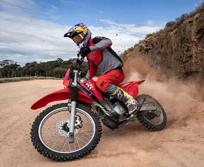 CRF 300F detalhe da suspensão dianteira
