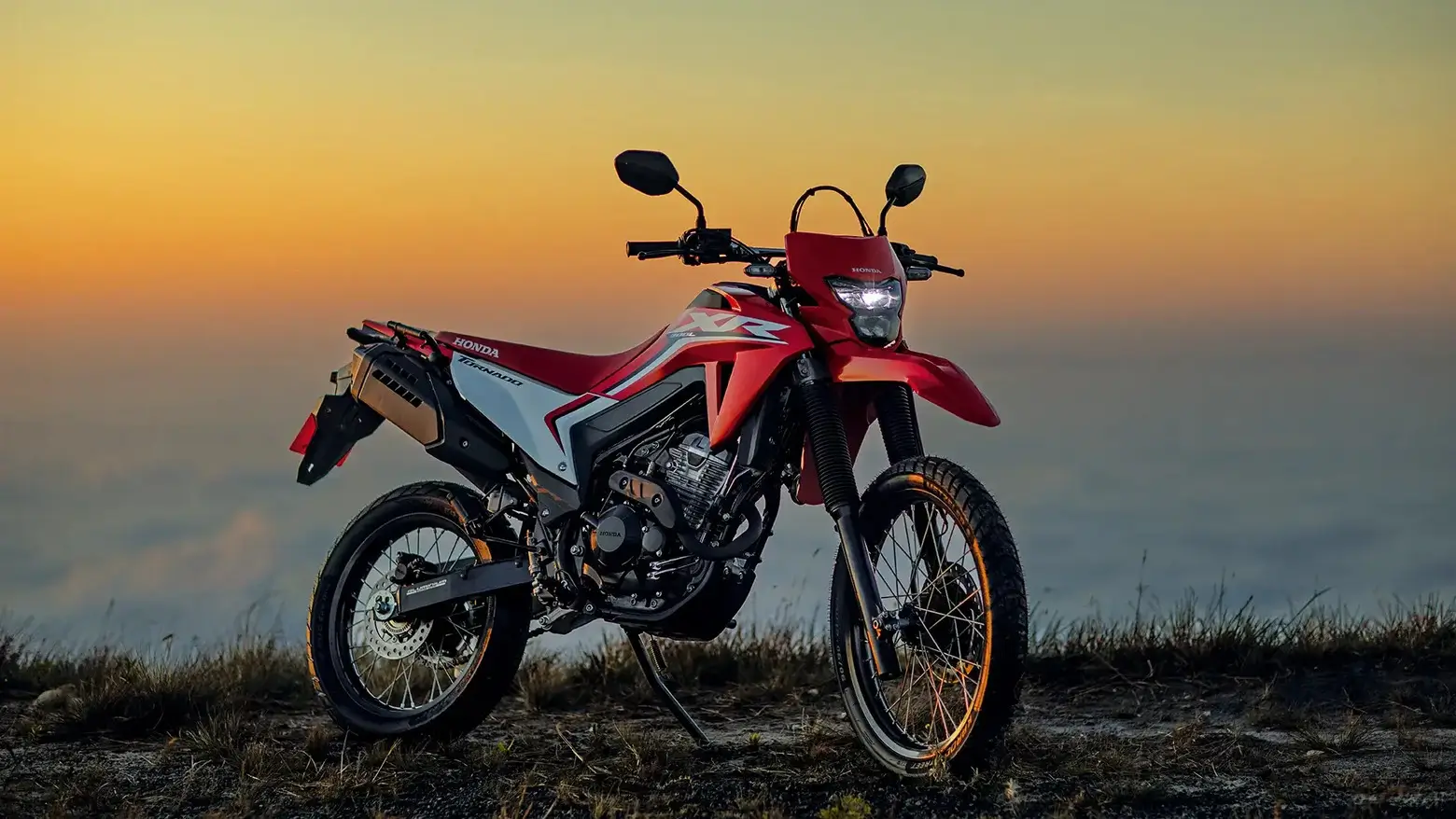 XR 300L Tornado lançamento lateral