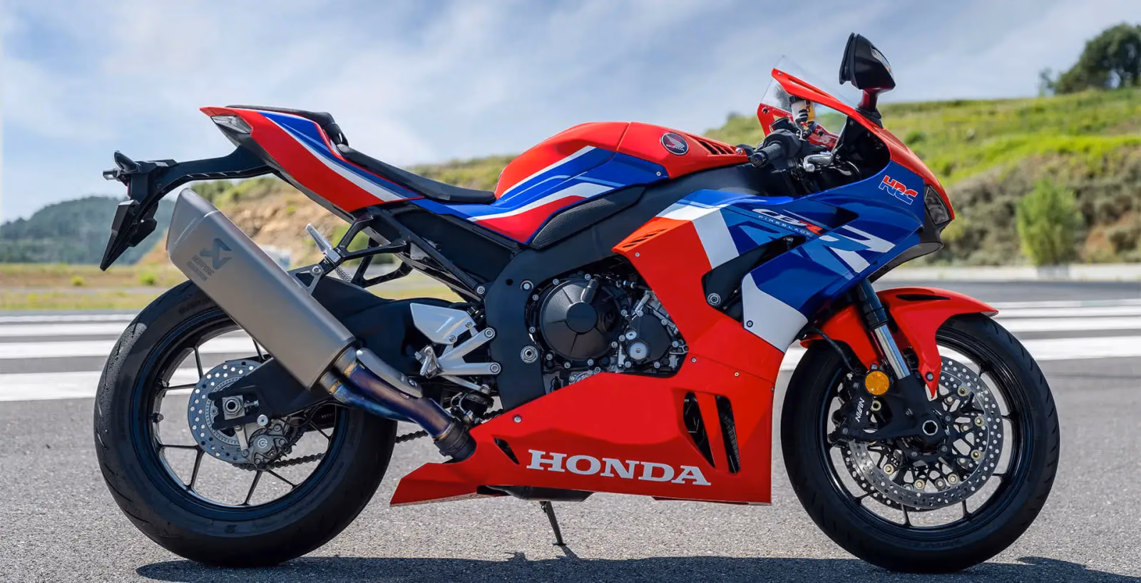 cbr 1000rr r fireblade grand prix estacionada - 21 de 37