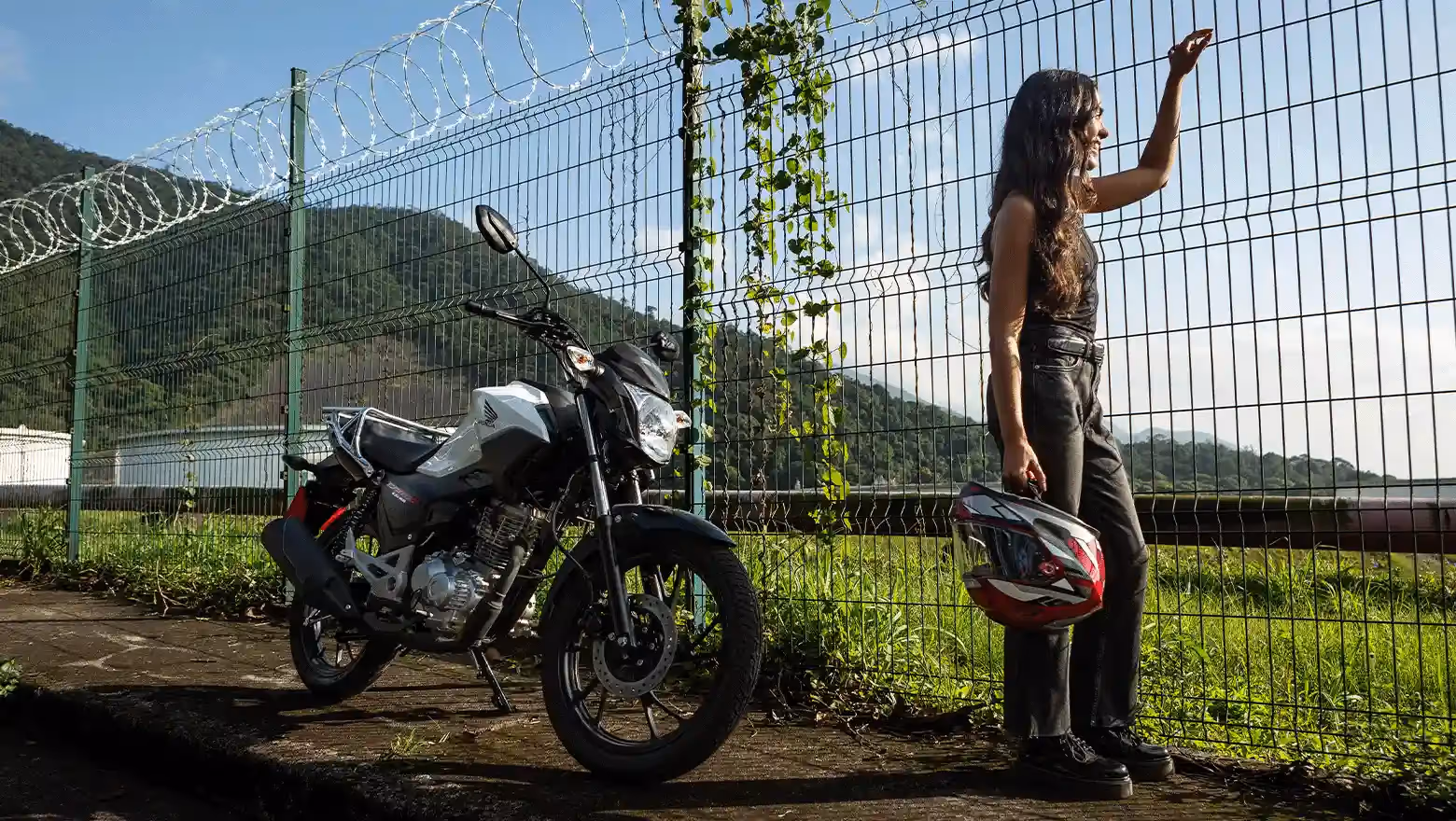 CG 160 Cargo no gramado