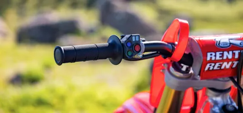 Detalhe do controle de largada da CRF 250R