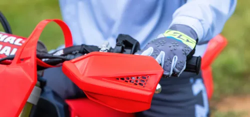 Protetores de mão de série instalados na CRF 250 RX