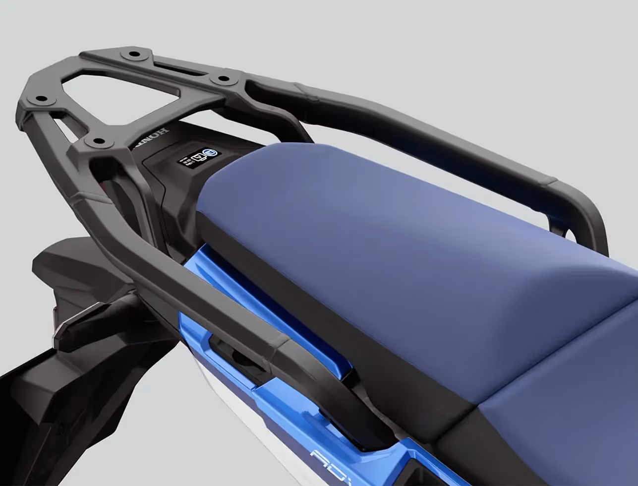 Detalhe do banco da CRF 1100L Africa Twin Adventure Sports ES branco perolizado