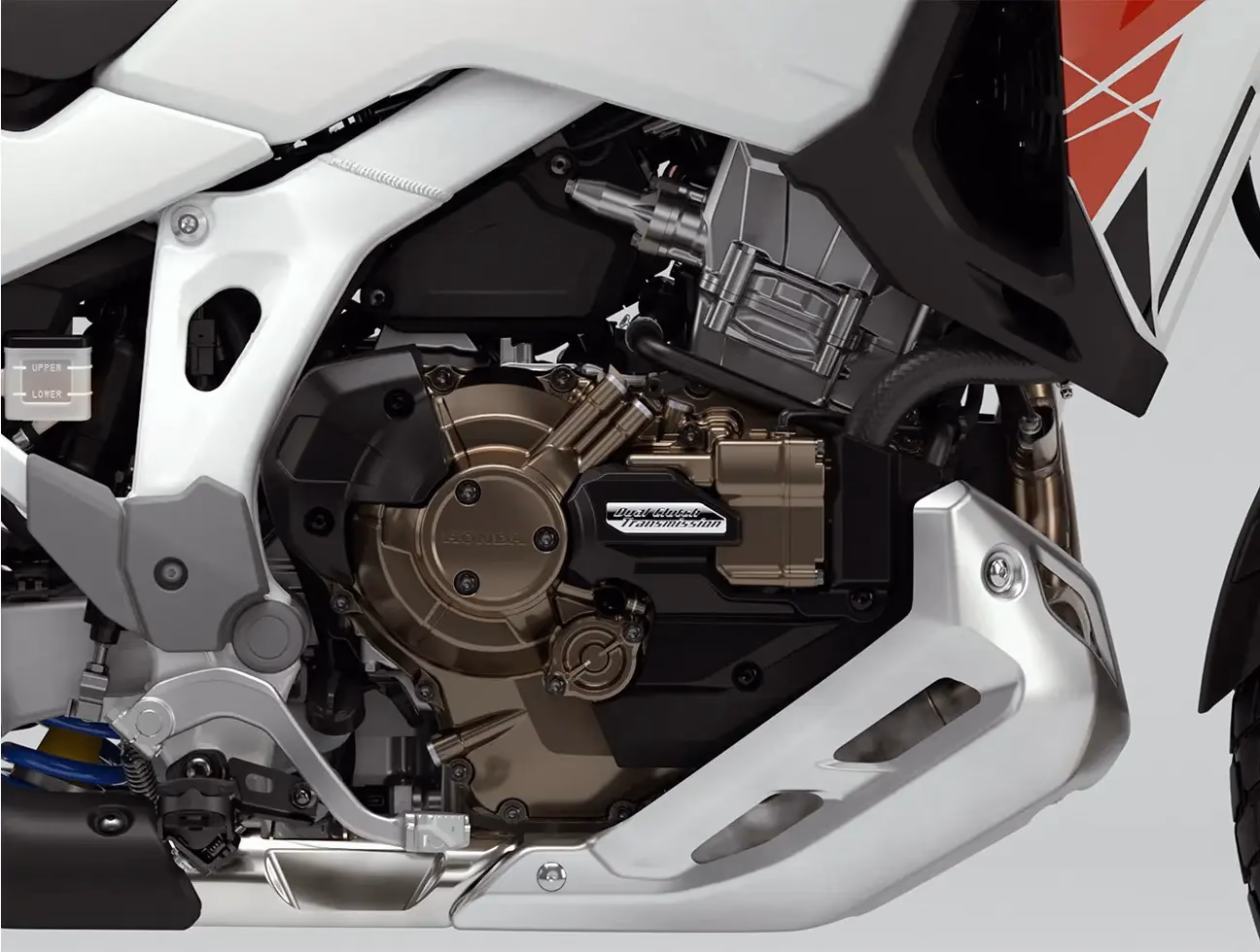 Detalhe do motor DCT frontal da CRF 1100L Africa Twin Adventure Sports ES branco perolizado - 9 de 24