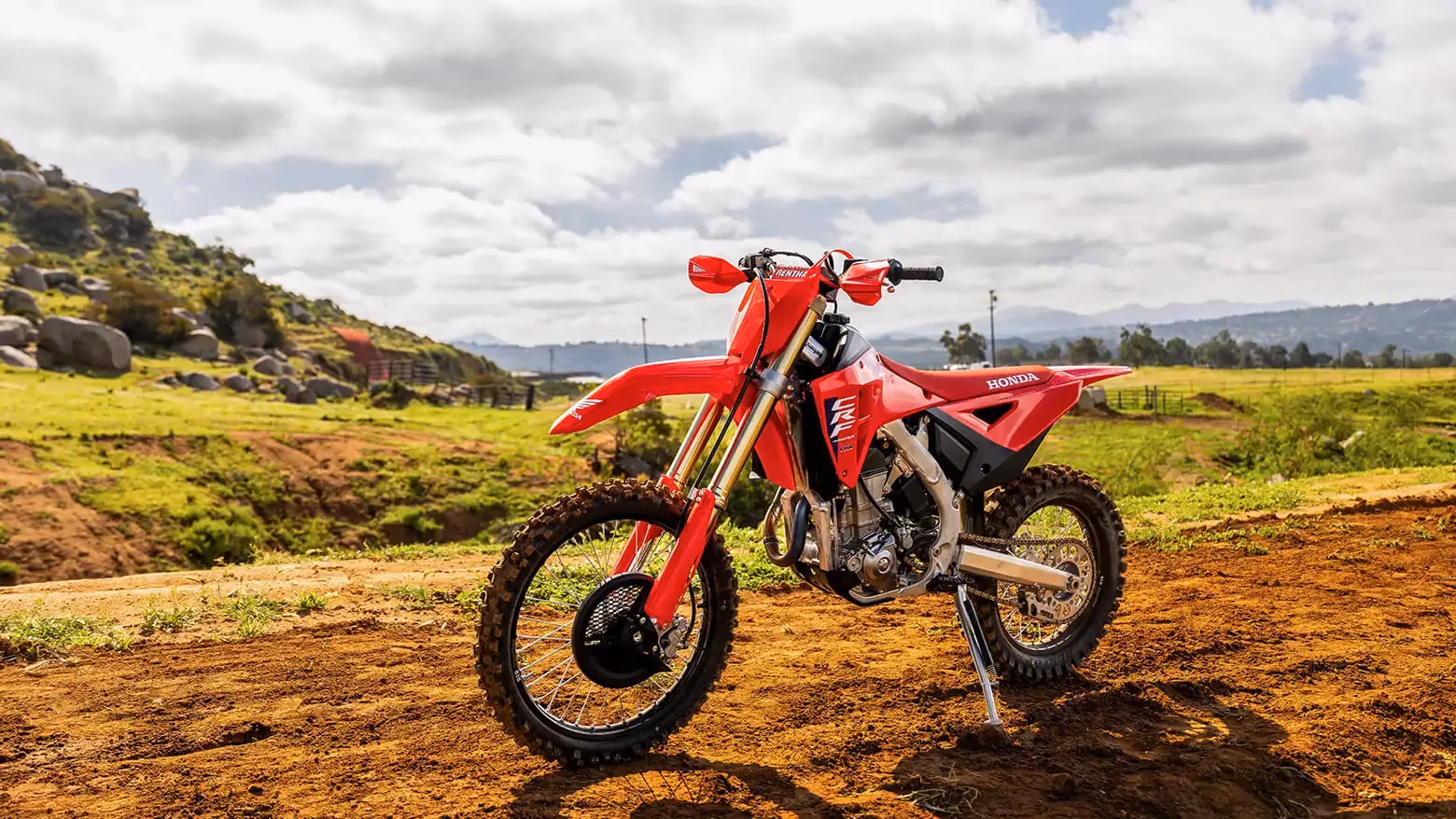 Honda CRF 450R vista lateral esquerda em ambiente externo - 5 de 12